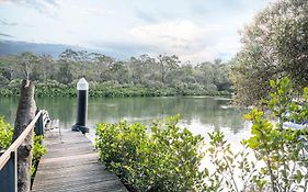 East Hills Waterfront Bliss